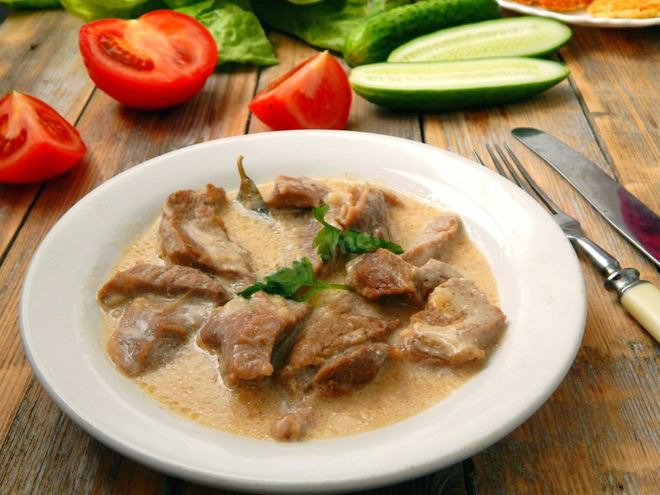 Рецепт говядины в сметанном соусе тушеная