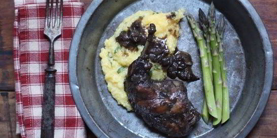 Кролик в красном вине