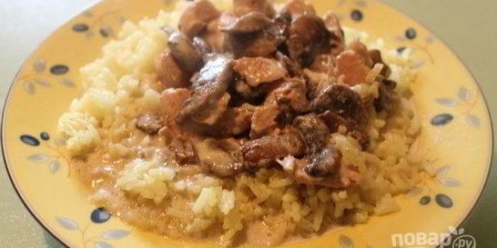 Куриная грудка с шампиньонами в сливках