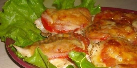 Куриное филе с помидором и сыром в духовке