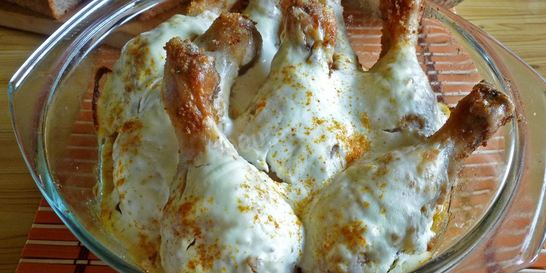 Куриные голени в сметане в духовке