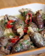 Куриные сердечки с перцем чили