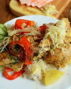 Курица с рисом и овощами в фольге