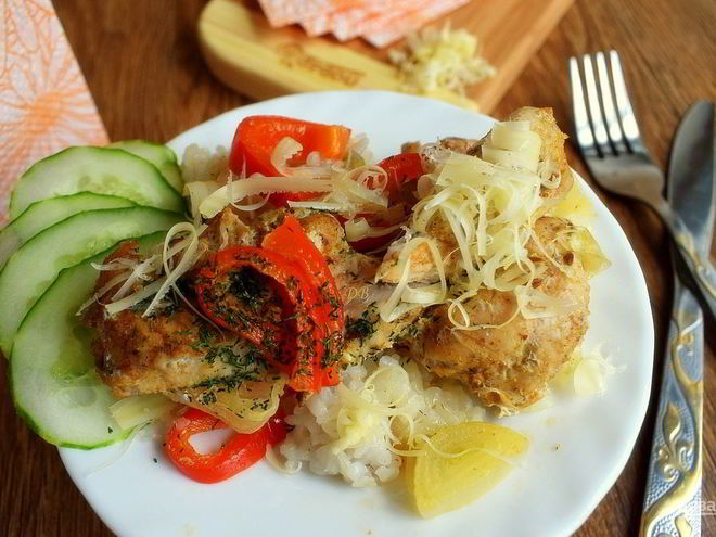 Рецепт курицы с рисом и овощами в фольге