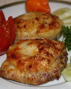 Мясо с ананасами и сыром