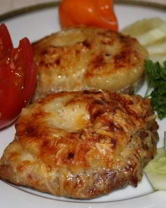 Мясо с ананасами и сыром