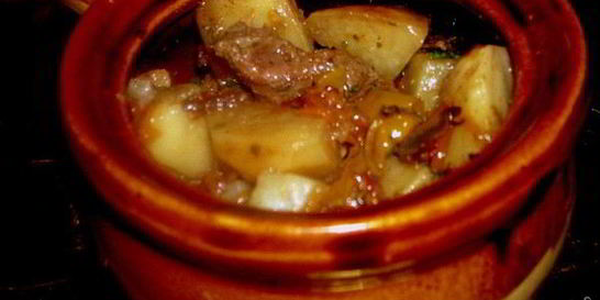 Мясо в горшочке