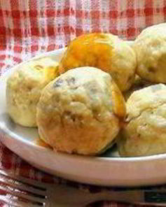 Пряные куриные шарики с кедровыми орешками на пару