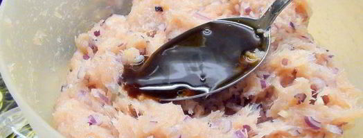 пряные куриные шарики с кедровыми орешками на пару. Шаг 3