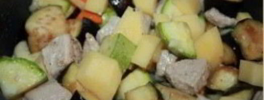 свинина с баклажанами в мультиварке. Шаг 3