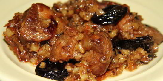 Свинина с перловкой и черносливом