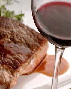 Свинина тушеная в красном вине и молоке по-итальянски