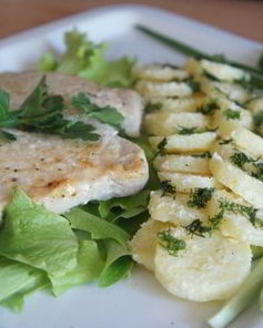 Свиной эскалоп, пропитанный горчицей и картошка с хреном