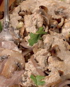 Язык, тушенный в сметане