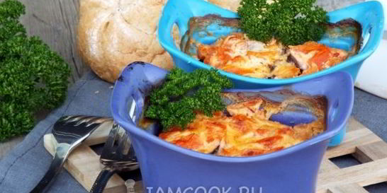 Баклажаны с сыром, чесноком и помидорами в духовке