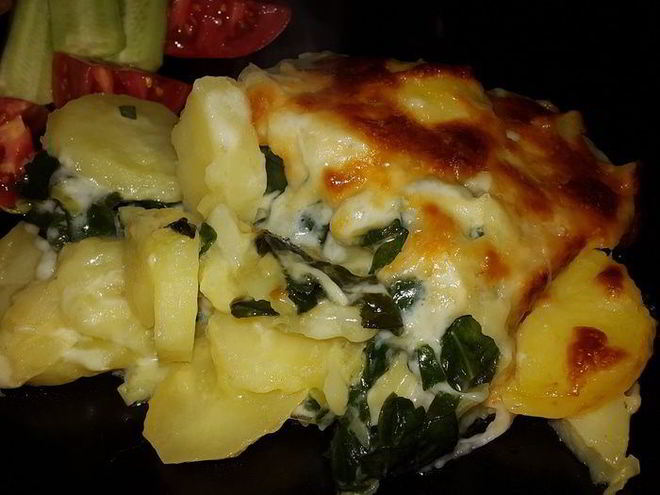 Рецепт картофеля, запеченного с моцареллой и шпинатом