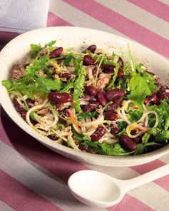 Красная фасоль с тунцом и лапшой