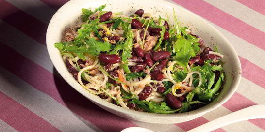 Красная фасоль с тунцом и лапшой