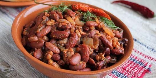 Лобио из фасоли по-грузински с орехами