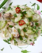 Молодой кабачок тушенный с мидиями и сметаной