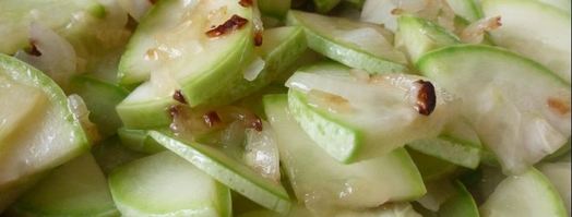 молодой кабачок тушенный с мидиями и сметаной. Шаг 3