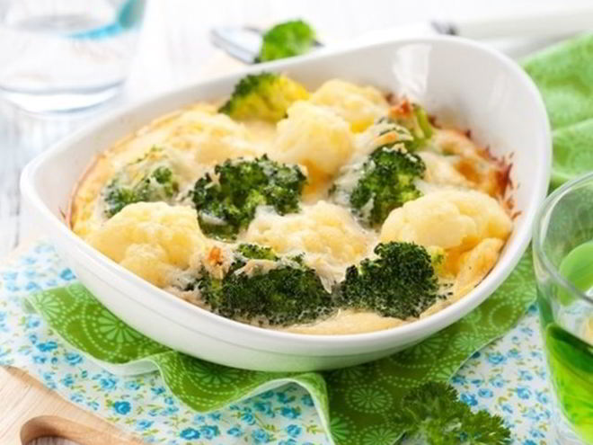 Рецепт цветной капусты и брокколи под сливочно-сырным соусом