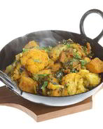 Цветная капуста с картофелем в индийских специях