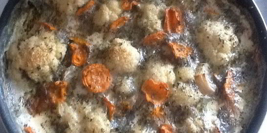 Цветная капуста в плавленном сыре с базиликом