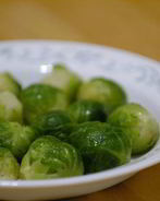 Тушеная брюссельская капуста