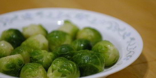 Тушеная брюссельская капуста