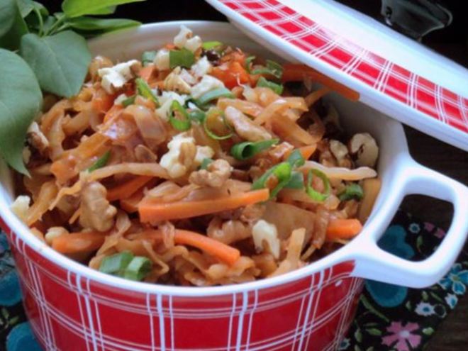 Рецепт тушеной капусты с грецкими орехами