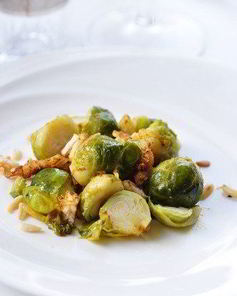 Запеченная брюссельская капуста в коричневом масле с фундком