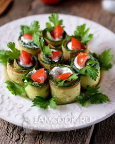 Жареные кабачки с помидорами и чесноком