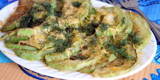 Жареные кабачки с сыром и зеленью