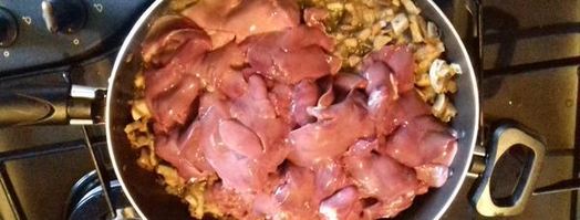 куриная печень с грибами. Шаг 4