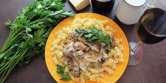 Куриная печень в соусе Морне