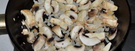 куриная печенка с грибами и белым вином. Шаг 3