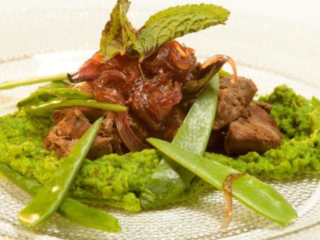 Рецепт куриной печенки с медовым луком и пюре из зеленого горошка