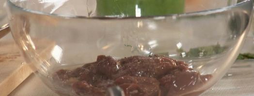 куриная печенка с медовым луком и пюре из зеленого горошка. Шаг 4