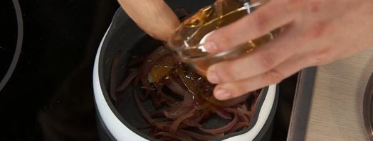 куриная печенка с медовым луком и пюре из зеленого горошка. Шаг 5