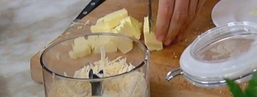 печенье из пармезана со свекольным песто. Шаг 4