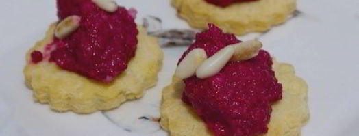 печенье из пармезана со свекольным песто. Шаг 14