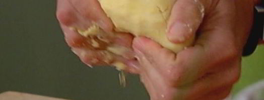 печенье из пармезана со свекольным песто. Шаг 6