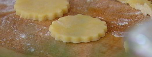 печенье из пармезана со свекольным песто. Шаг 7