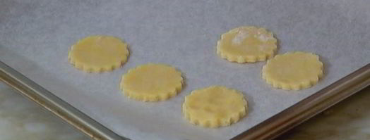 печенье из пармезана со свекольным песто. Шаг 8