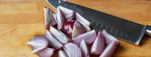 жареная куриная печень с фисташками и рукколой. Шаг 3