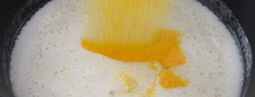 жареная печень с карамелизированным луком и полентой. Шаг 8