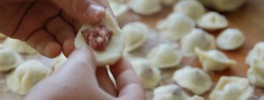 пельмени с фаршем и соком ягод. Шаг 30