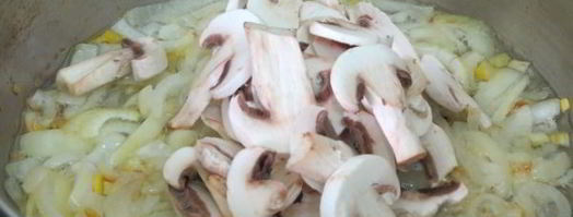 пельмени с грибами в горшочках в духовке. Шаг 7