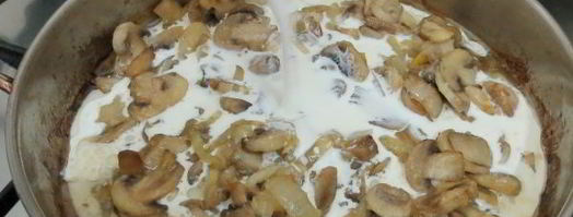 пельмени с грибами в горшочках в духовке. Шаг 8